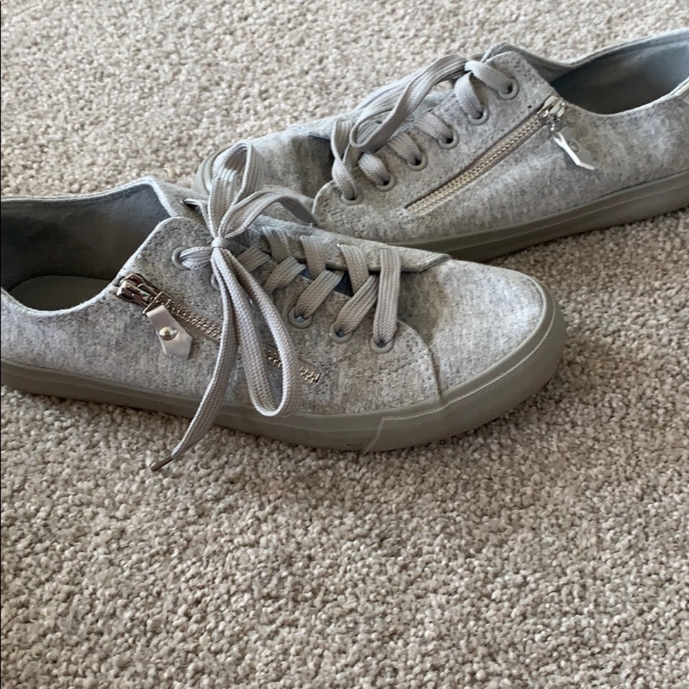 Cute Shoes - Picture 3 of 3